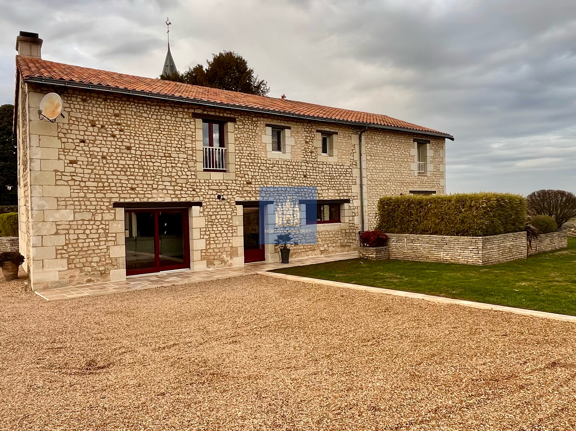 POUANÇAY (86) PROPRIÉTÉ DE CHARME COEUR VILLAGE (5 CH) AVEC